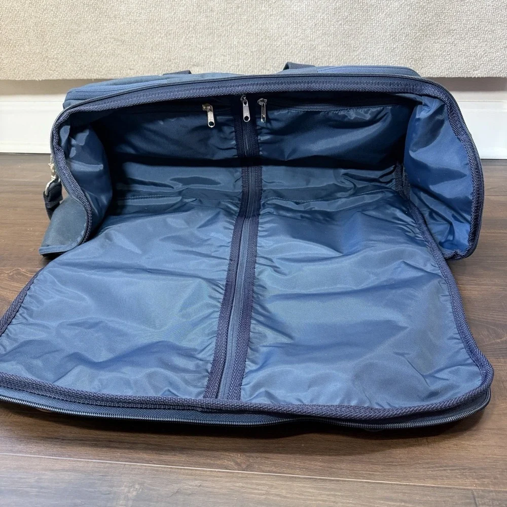 Limited-Edition Bettinardi Las Vegas Commuter Garment Duffel Bag Golf